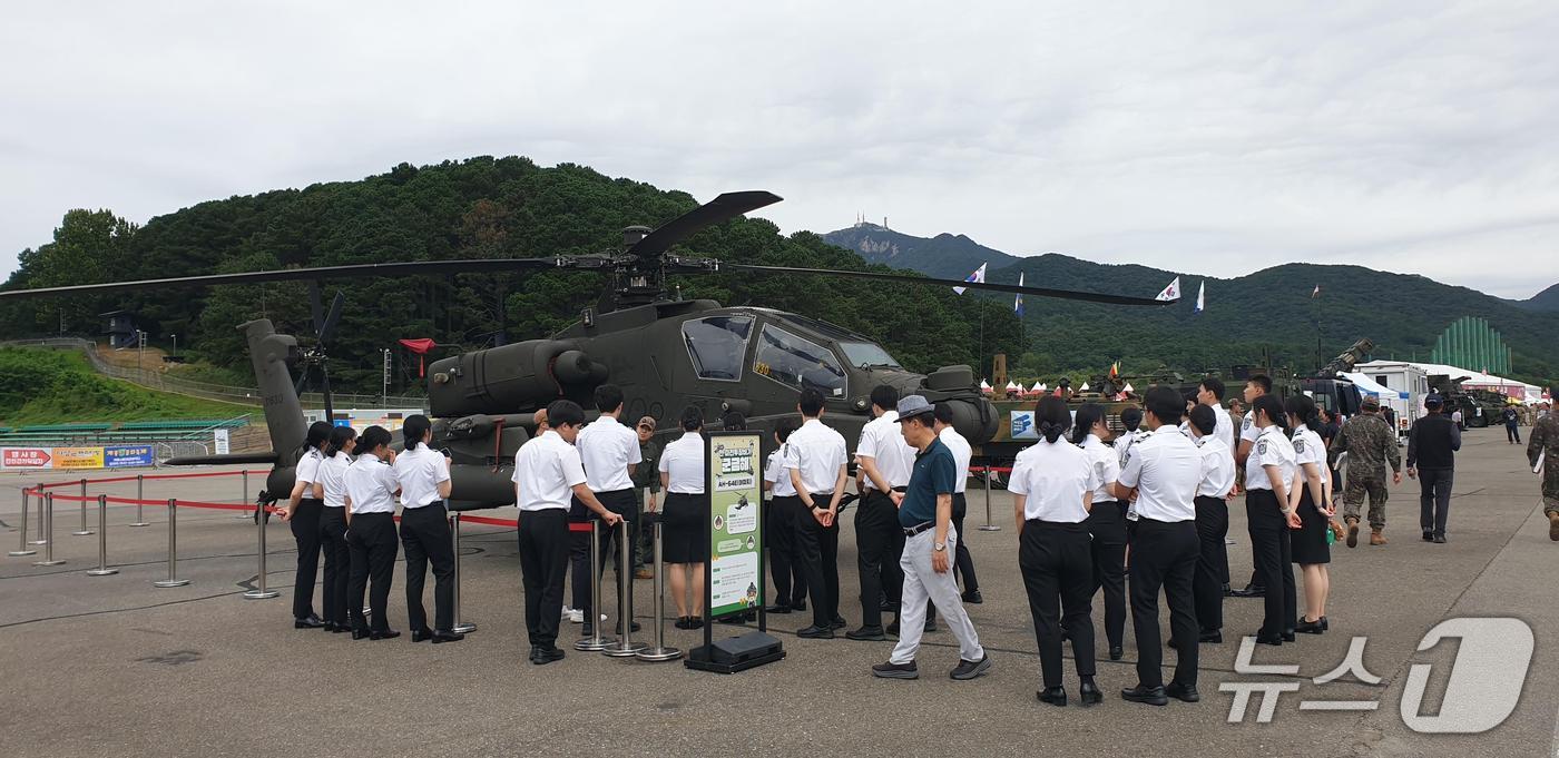 2025 계룡軍문화축제 현장을 방문한 대전대학교 군사학과 (대전대 제공.재판매 및 DB금지)/뉴스1