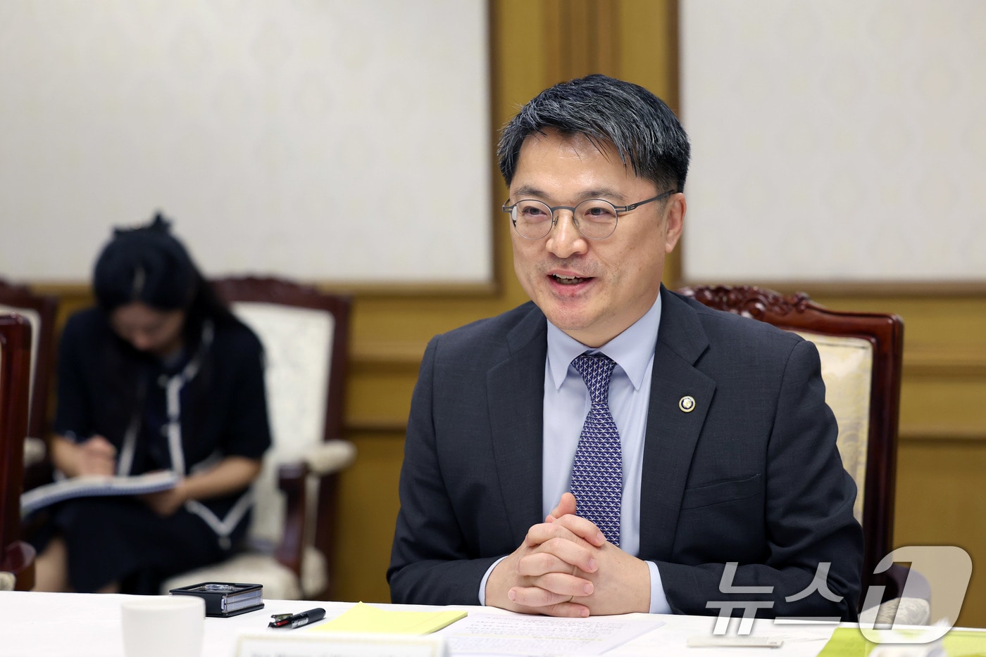 문신학 산업통상부 1차관이 19일 서울 종로구 정부서울청사에서 마리나 데니슉 우크라이나 지역사회·영토개발부 차관과 면담을 갖고 있다. &#40;산업통상자원부 제공. 재판매 및 DB 금지&#41; 2025.9.19/뉴스1