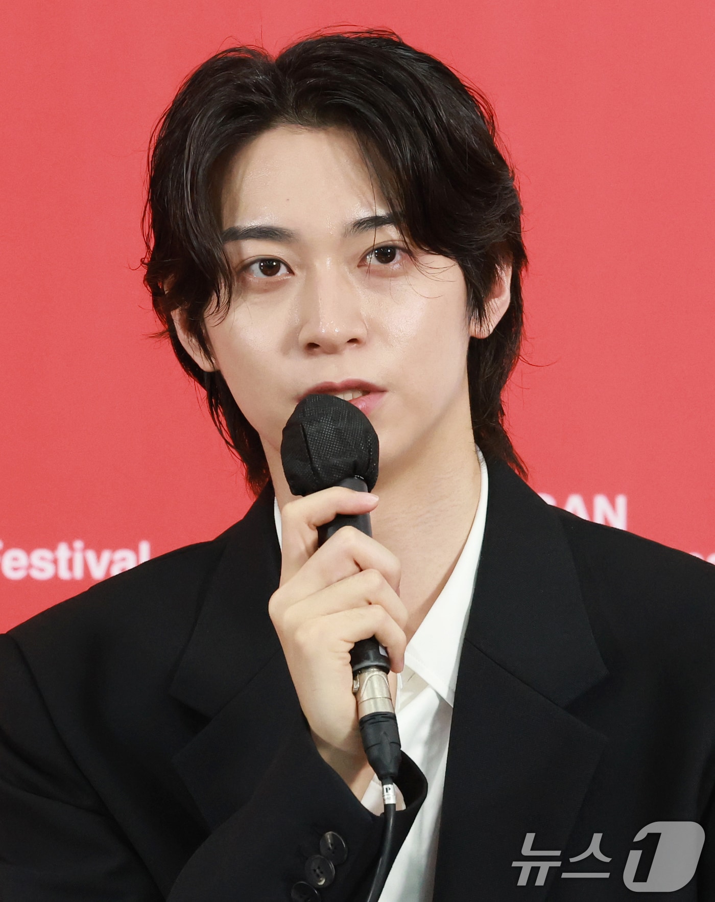 배우 한기찬이 19일 오후 부산광역시 해운대구 영화의전당에서 열린 '제30회 부산국제영화제(BIFF)' '결혼 피로연' 기자간담회에 참석해 취재진 질문에 답하고 있다. 2025.9.19/뉴스1 ⓒ News1 권현진 기자