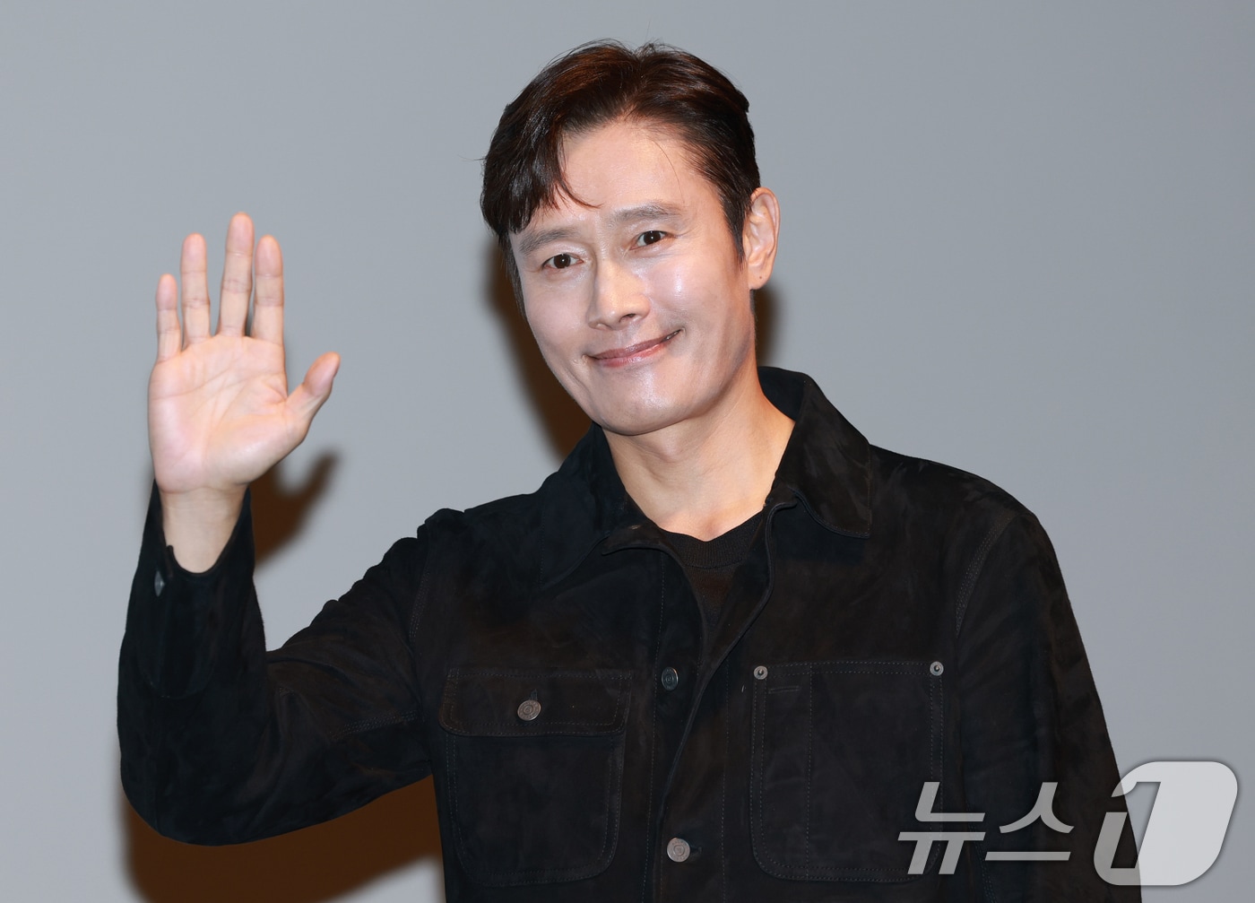 배우 이병헌이 19일 오후 부산 해운대구 동서대학교 소향씨어터 신한카드홀에서 열린 제30회 부산국제영화제&#40;BIFF&#41; 액터스 하우스 행사에 참석해 포즈를 취하고 있다. 2025.9.19/뉴스1 ⓒ News1 권현진 기자