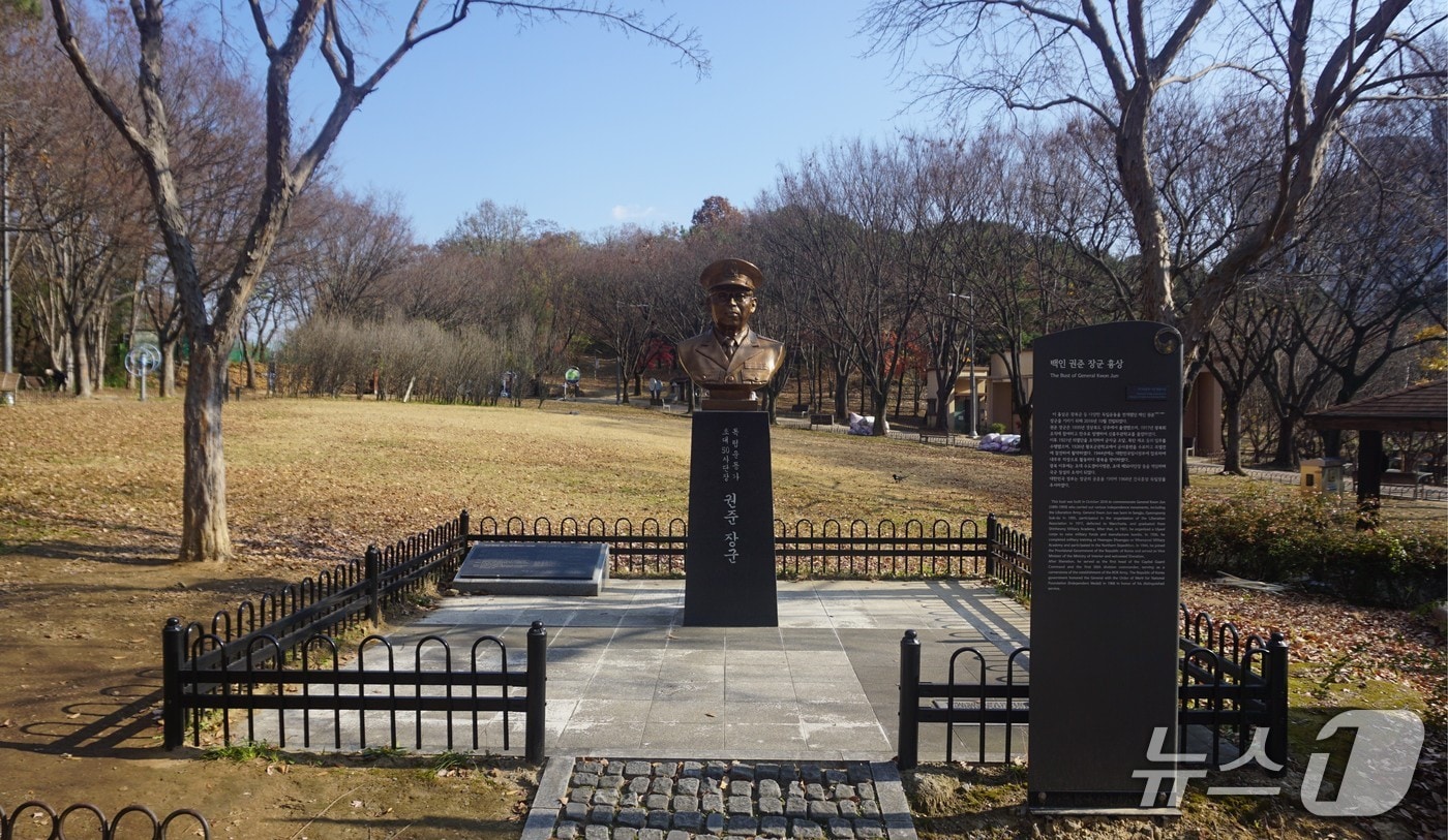 대구지방보훈청은 9월의 현충시설로 대구 서구 상리공원에 있는 '백인 권준 장군 흉상'를 선정했다고 2일 밝혔다. (대구보훈청 제공. 재판매 및 DB 금지)/뉴스1
