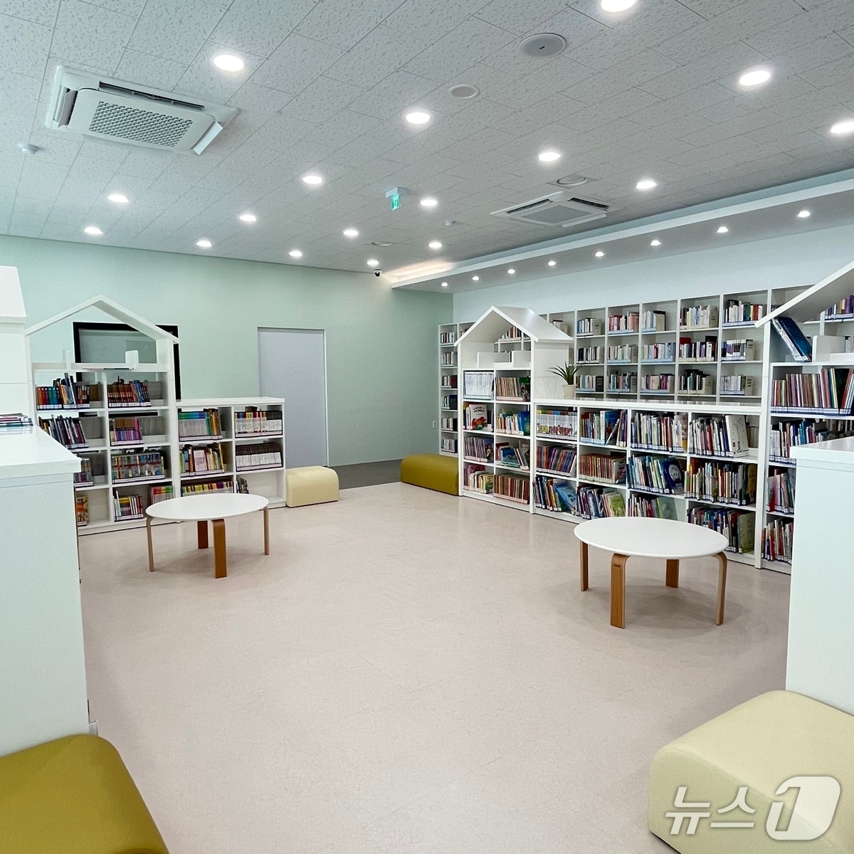 송정작은도서관 내부 모습.(광주시 제공)