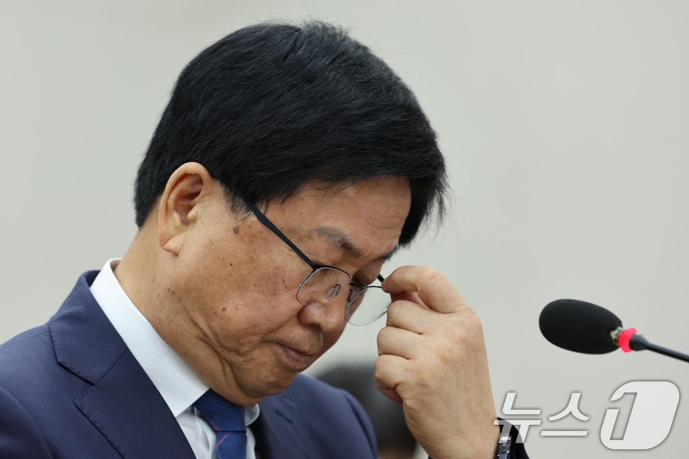 최교진 사회부총리 겸 교육부 장관 후보자가 2일 서울 여의도 국회 교육위원회에서 열린 인사청문회에서 고심하고 있다. 2025.9.2/뉴스1 ⓒ News1 이승배 기자