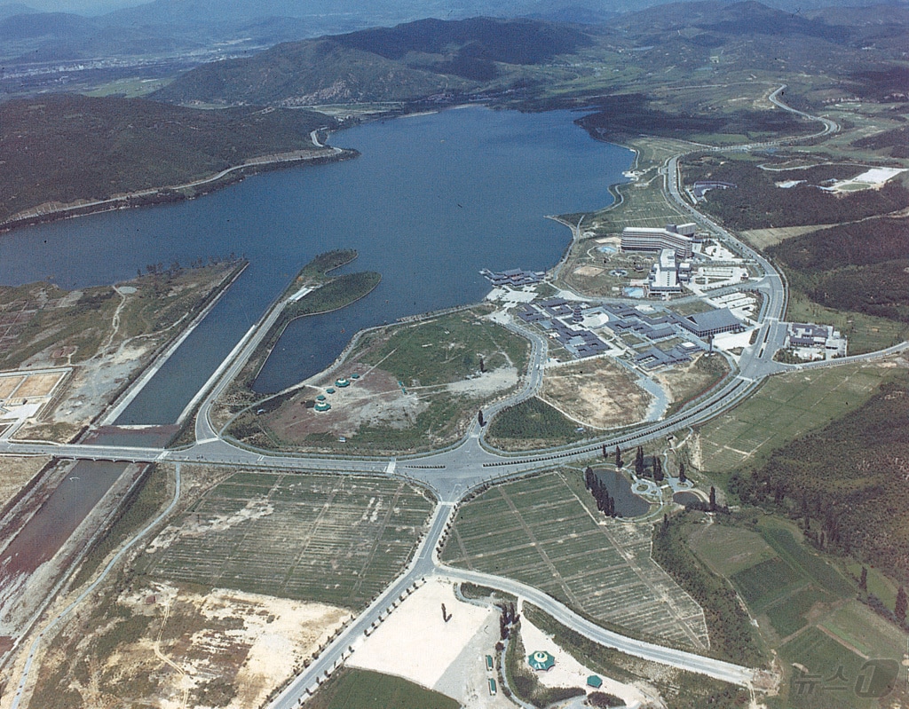 경북문화관광공사가 경주 보문관광단지 50주년을 맞아 '그때 그 보문, 그 시절 경주'를 주제로 추억 수기 공모전을 연다.(경북관광공사 제공, 재판매 및 DB 금지)/뉴스1
