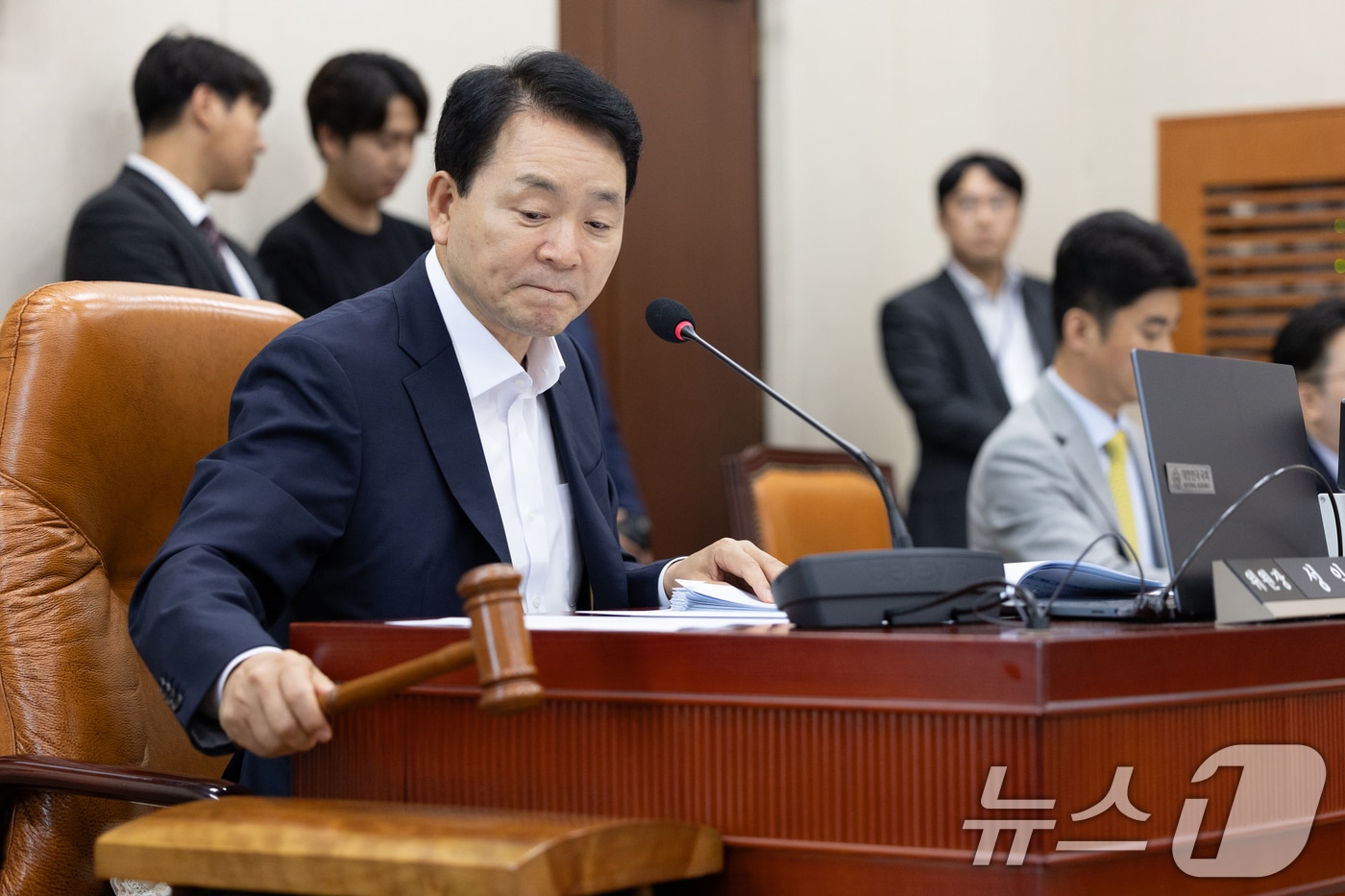 국민의힘 소속 성일종 국회 국방위원장이 지난 9월 2일 서울 여의도 국회에서 열린 제1차 전체회의에서 2024년도 국정감사 결과보고서 채택의 건을 의결하고 있다. 2025.9.2/뉴스1 ⓒ News1 이승배 기자