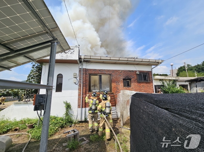 아산 도고면 단독주택 화재 현장. (아산소방서 제공, 재판매 및 DB금지) / 뉴스1