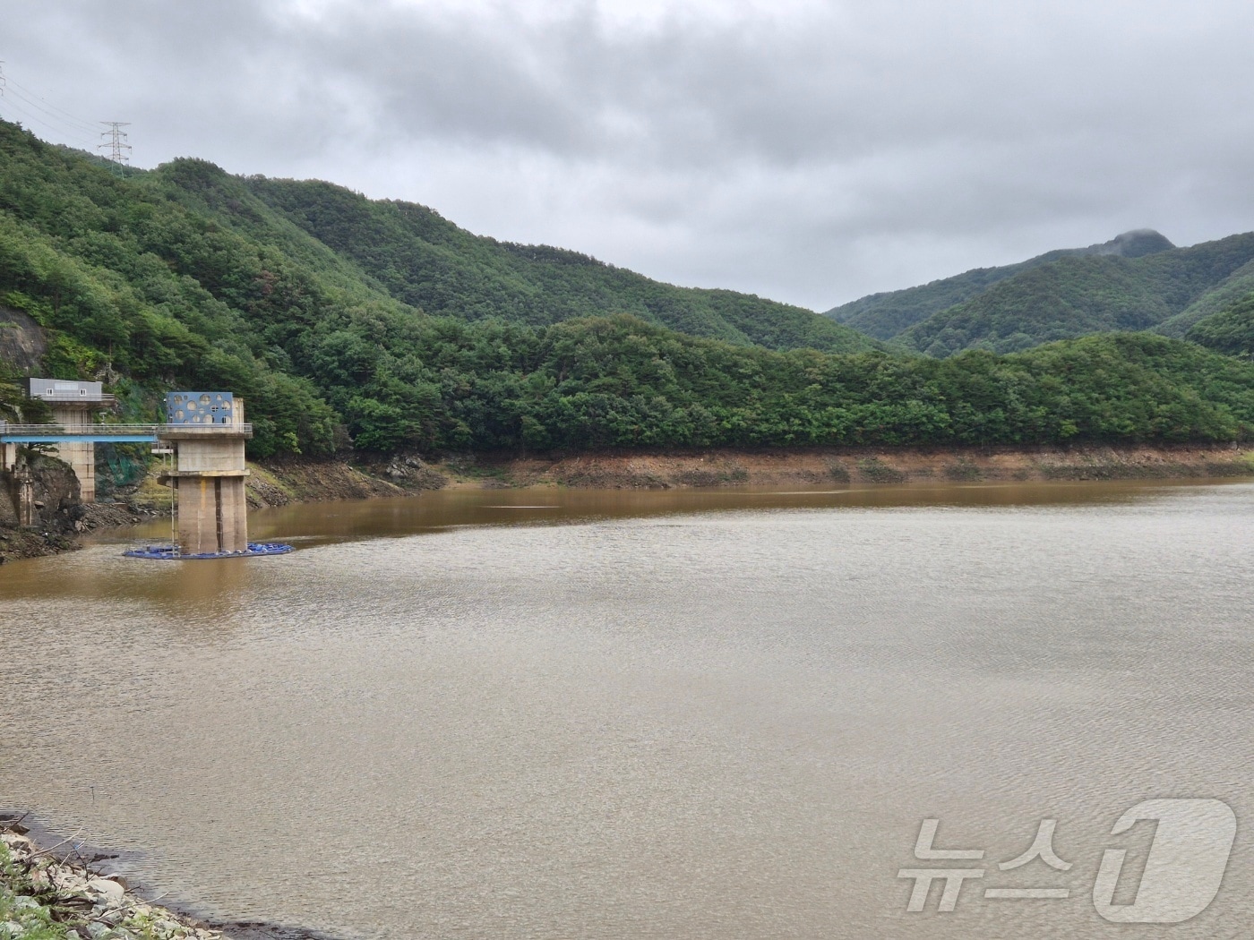 20일 강원 강릉 오봉저수지 모습. 이날 오후 2시 35분까지 농촌용수 정보시스템에서 확인한 저수율은 42.6%다. 2025.9.20/뉴스1 ⓒ News1 윤왕근 기자