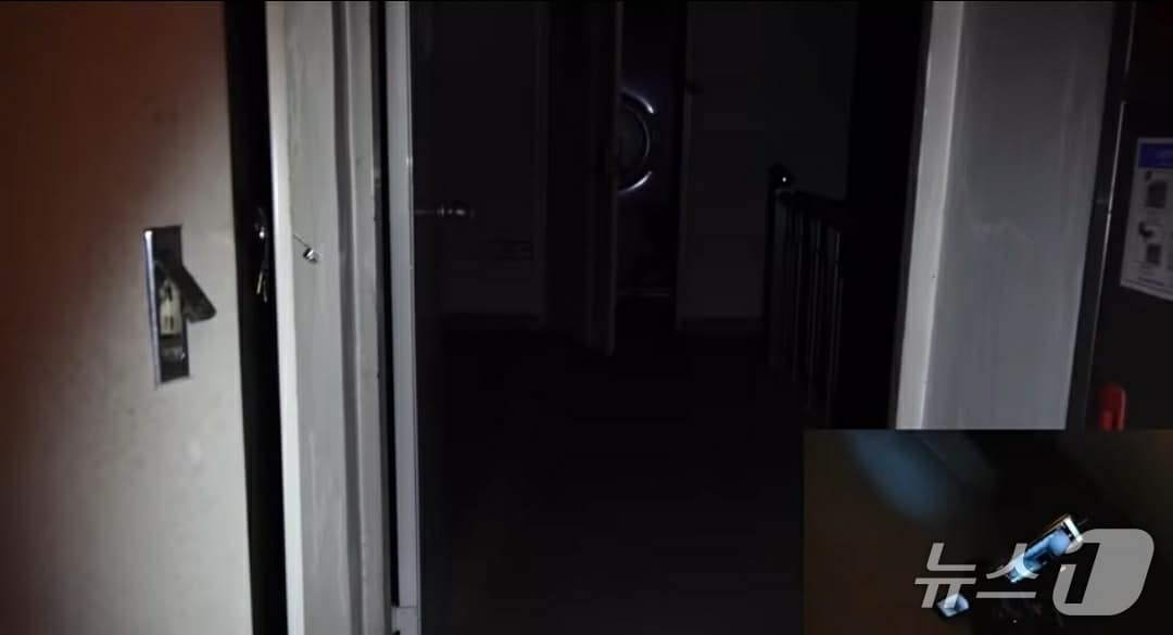 폐가 체험 유튜버 '도사우치'가 시신을 발견한 방송 화면 갈무리. 