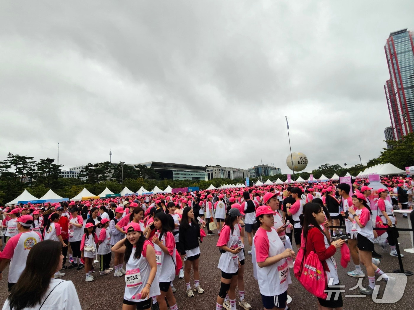 [르포] 쿠로미와 함께 달려요...산리오x올리브영, 여의도서 러닝 축제 - 뉴스 썸네일 이미지