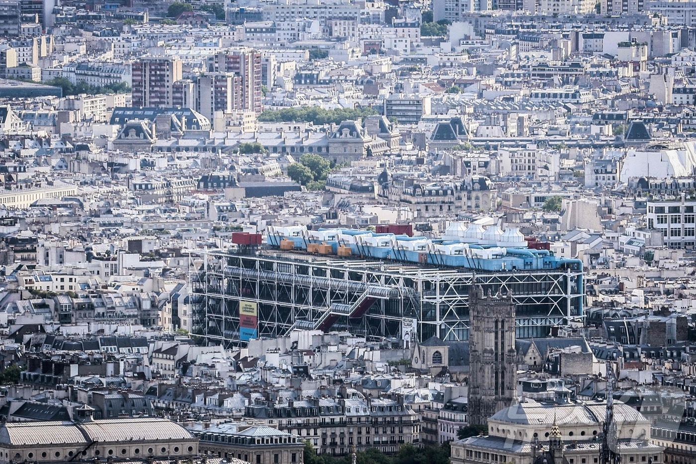 7월 14일(현지시간) 파리 몽파르나스 타워 옥상에서 내려다 본 퐁피두 센터 전경. 2025.07.14. ⓒ AFP=뉴스1