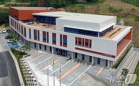  경기 가평군 한석봉 도서관 전경(가평군 제공. 재판매 및 DB 금지)/뉴스1