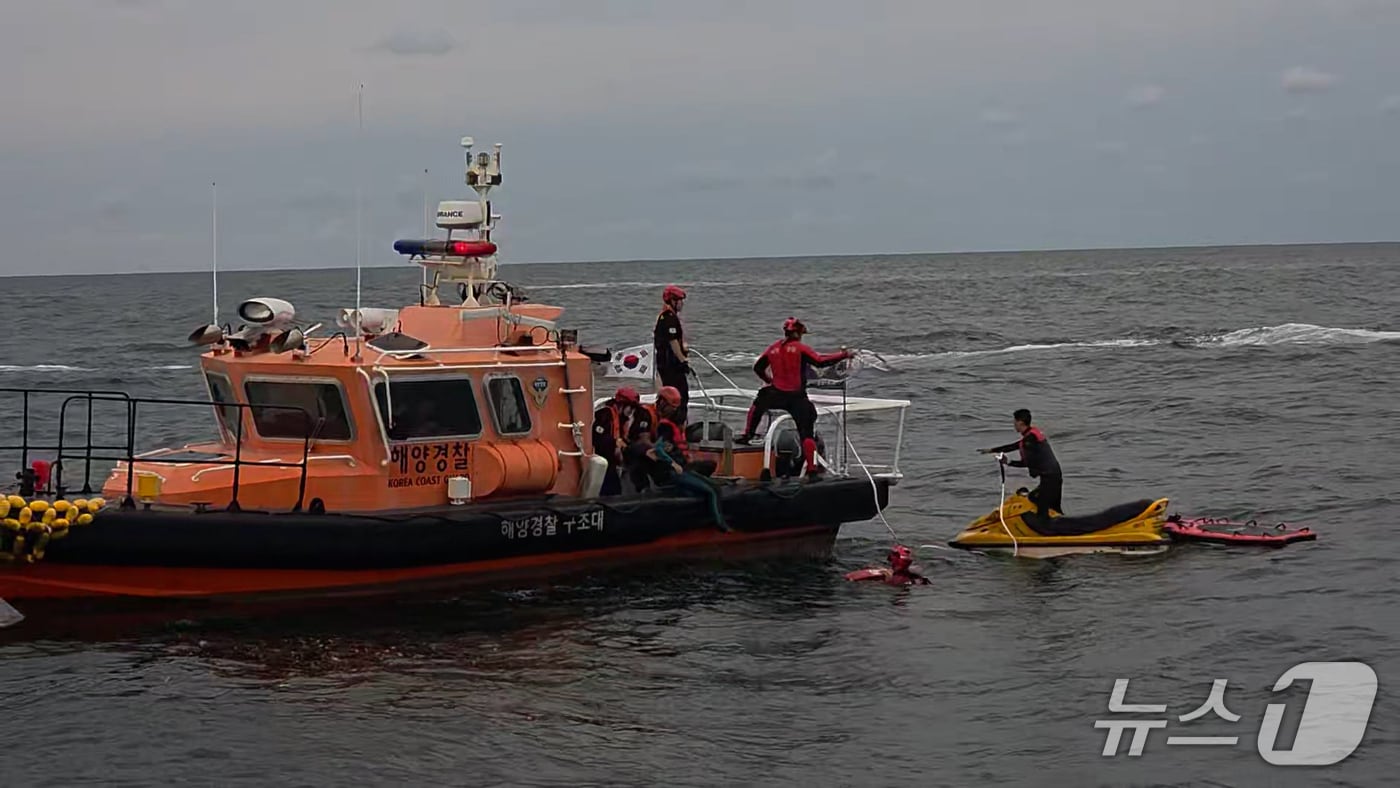 강원 속초 청호동 조도 동방 해상 구조 현장.(속초해경 제공, 재판매 및 DB금지)