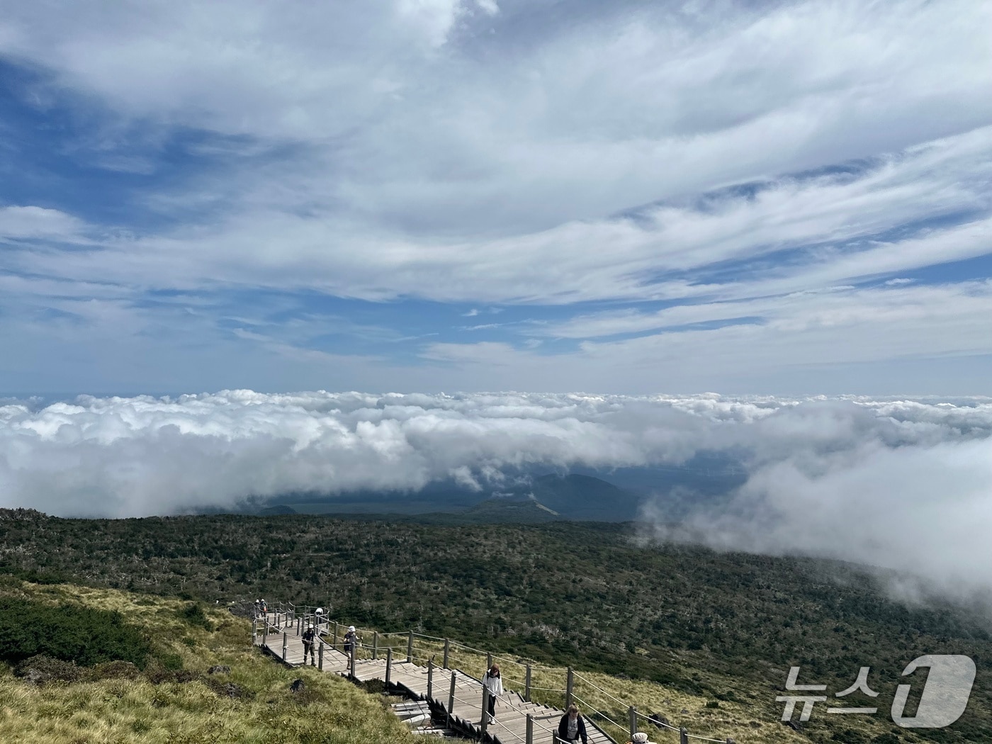 한라산 백록담 일대 풍경. 2025.9.21/뉴스1 ⓒ News1 이상휼 기자