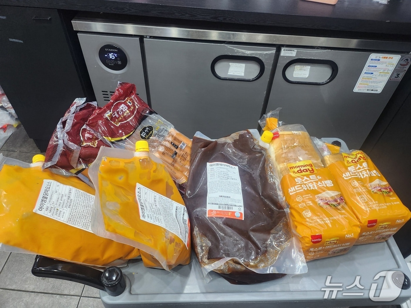 적발된 소비기한 지난 제품 (대전시 제공. 재판매 및 DB금지)/뉴스1