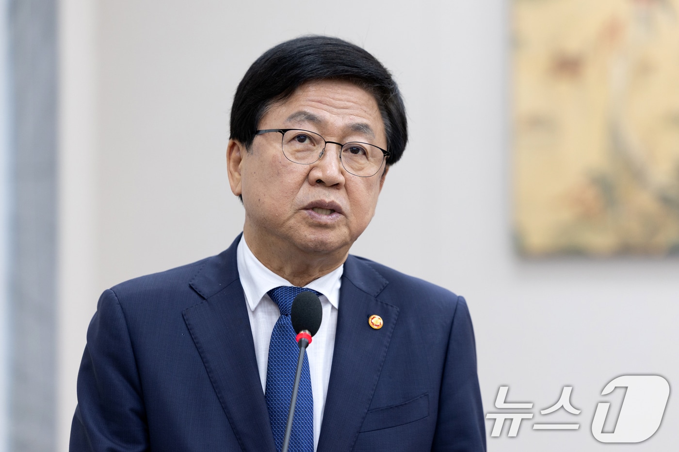최교진 사회부총리 겸 교육부 장관이 23일 서울 여의도 국회에서 열린 제429회국회&#40;정기회&#41; 교육위원회 제3차 전체회의에 출석해 인사말하고 있다. 2025.9.23/뉴스1 ⓒ News1 이승배 기자