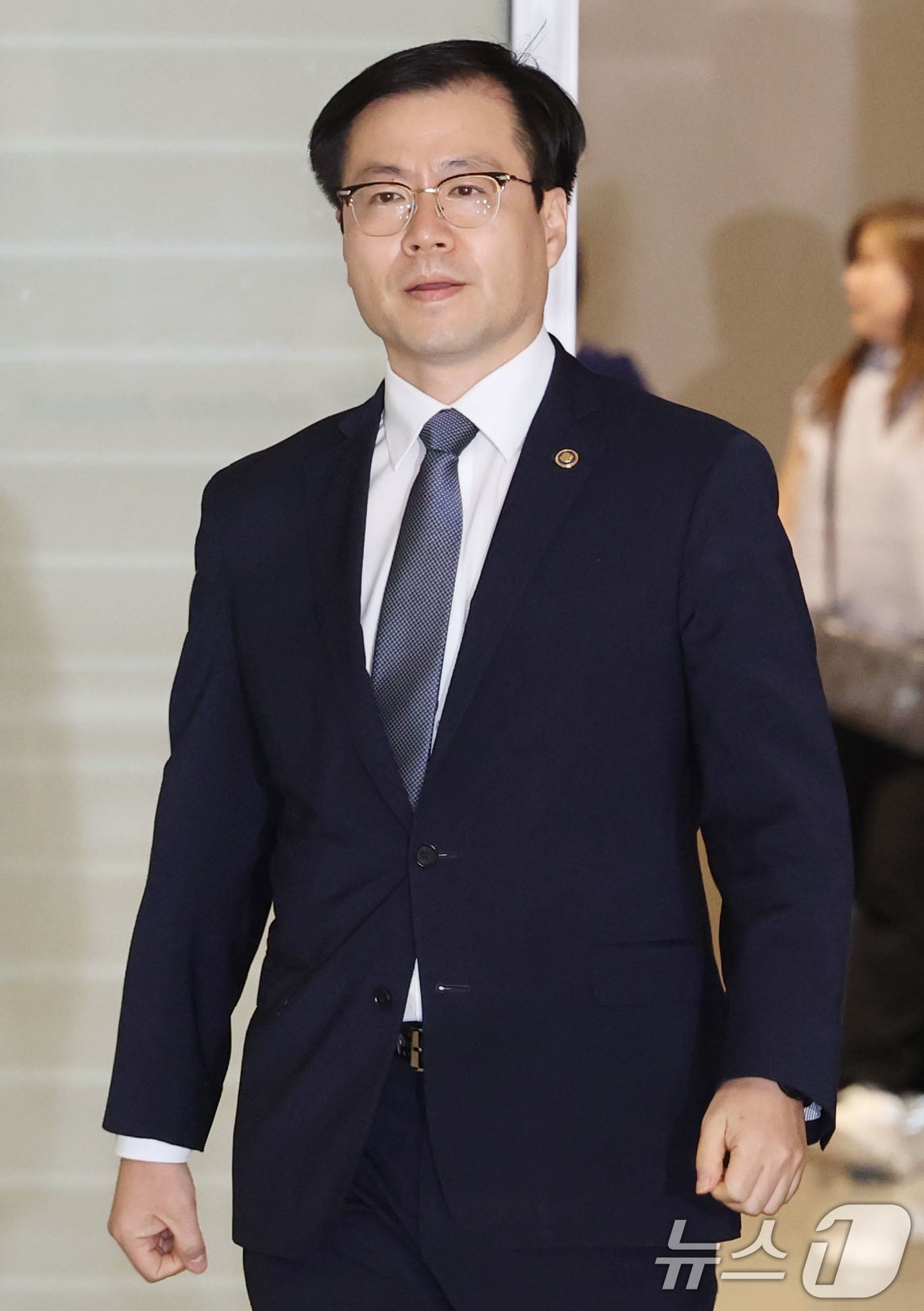 여한구 산업통상자원부 통상교섭본부장이 23일 오후 아세안(ASEAN·동남아국가연합) 경제장관회의 참석차 인천국제공항을 통해 말레이시아로 출국하고 있다. 2025.9.23/뉴스1 ⓒ News1 이광호 기자