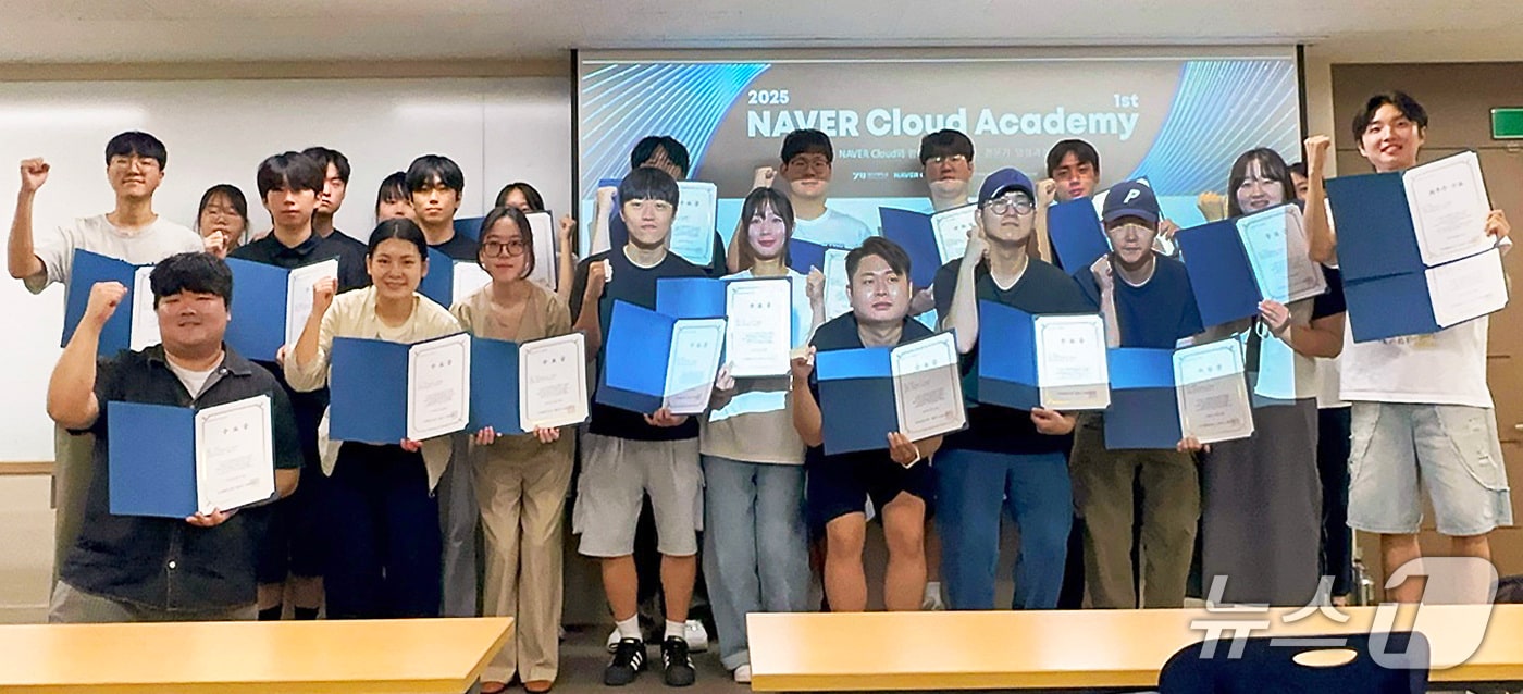 네이버클라우드 실무 교육프로그램에 참가한 영남대 학생들이 파이팅을 외치고 있다.(영남대 제공. 재판매 및 DB금지)