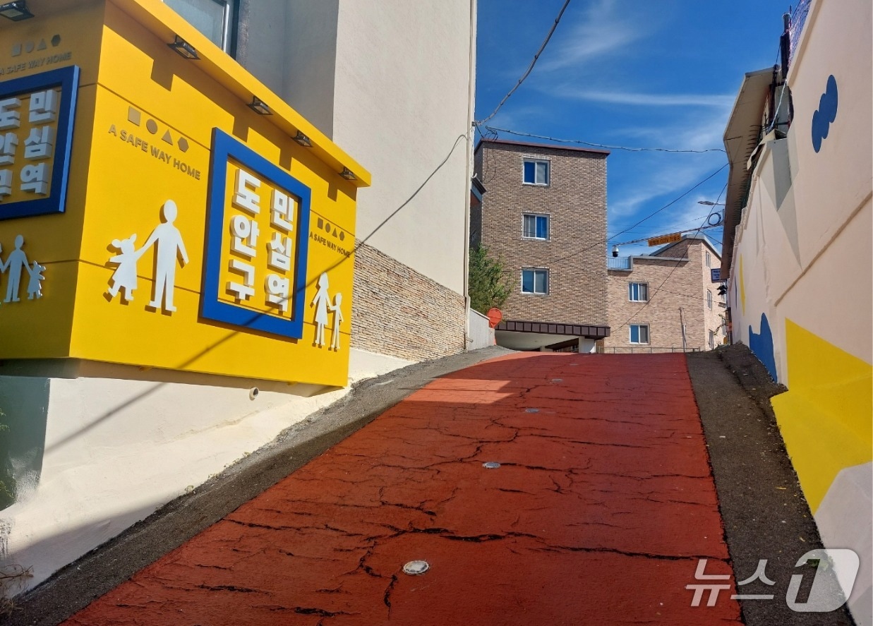 춘천경찰서, 효자동 원룸촌 일대 도민안심구역 조성사업 구역 현장.(춘천경찰서 제공, 재판매 및 DB금지)