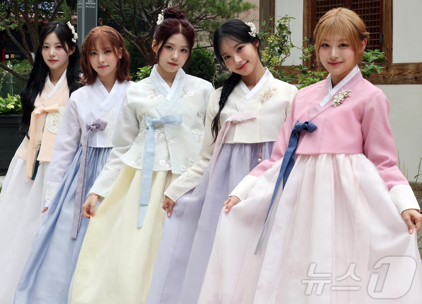 (왼쪽부터) 걸그룹 리센느 리브, 메이, 제나, 원이, 미나미 ⓒ News1 황기선 기자