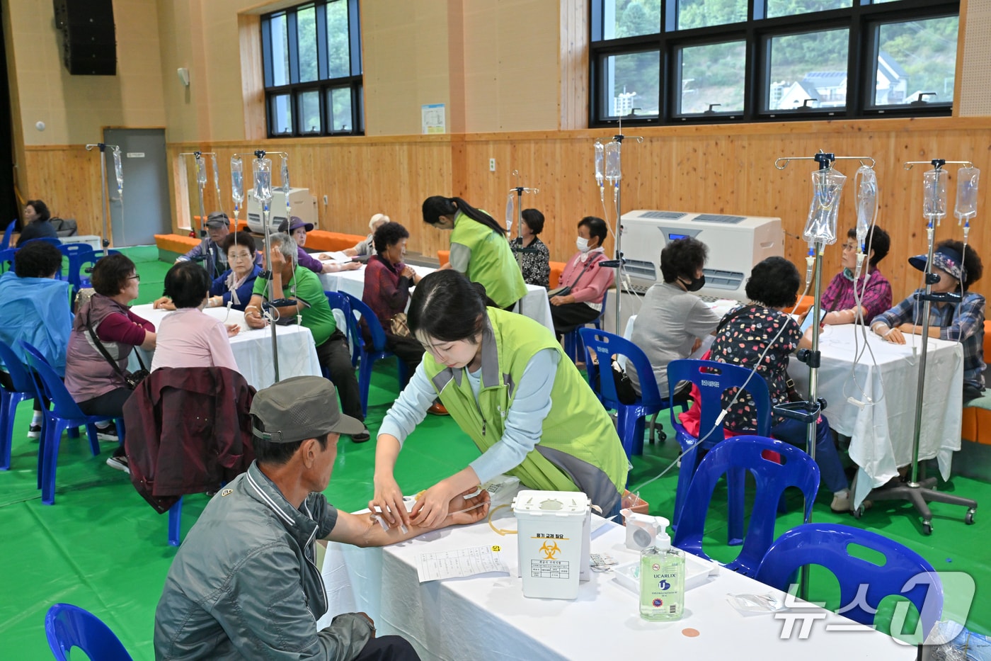 서울아산병원이 이달 23~24일 강원 정선군 민둥산문화체육센터에서 주민 150여 명을 대상으로 무료 이동진료를 제공했다. (정선군 제공. 재판매 및 DB금지) 2025.9.24/뉴스1