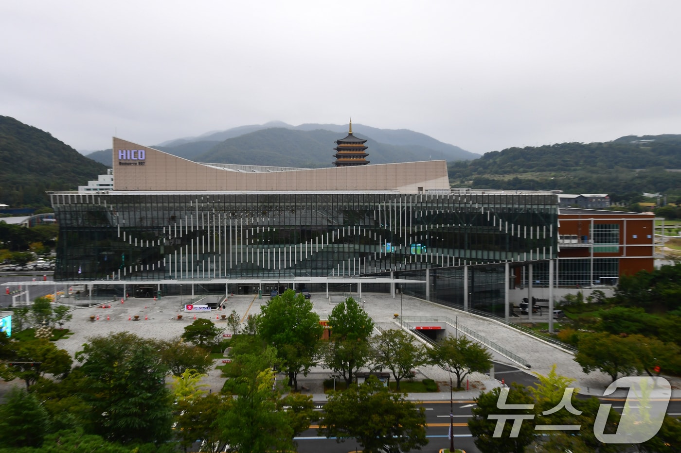 24일 APEC 정상회의장인 경북 경주시 화백컨밴션센터에서 회의장과 국제미디어센터 등에 대한 시설 마무리 공사가 한창이다. 2025.9.24/뉴스1 ⓒ News1 최창호 기자