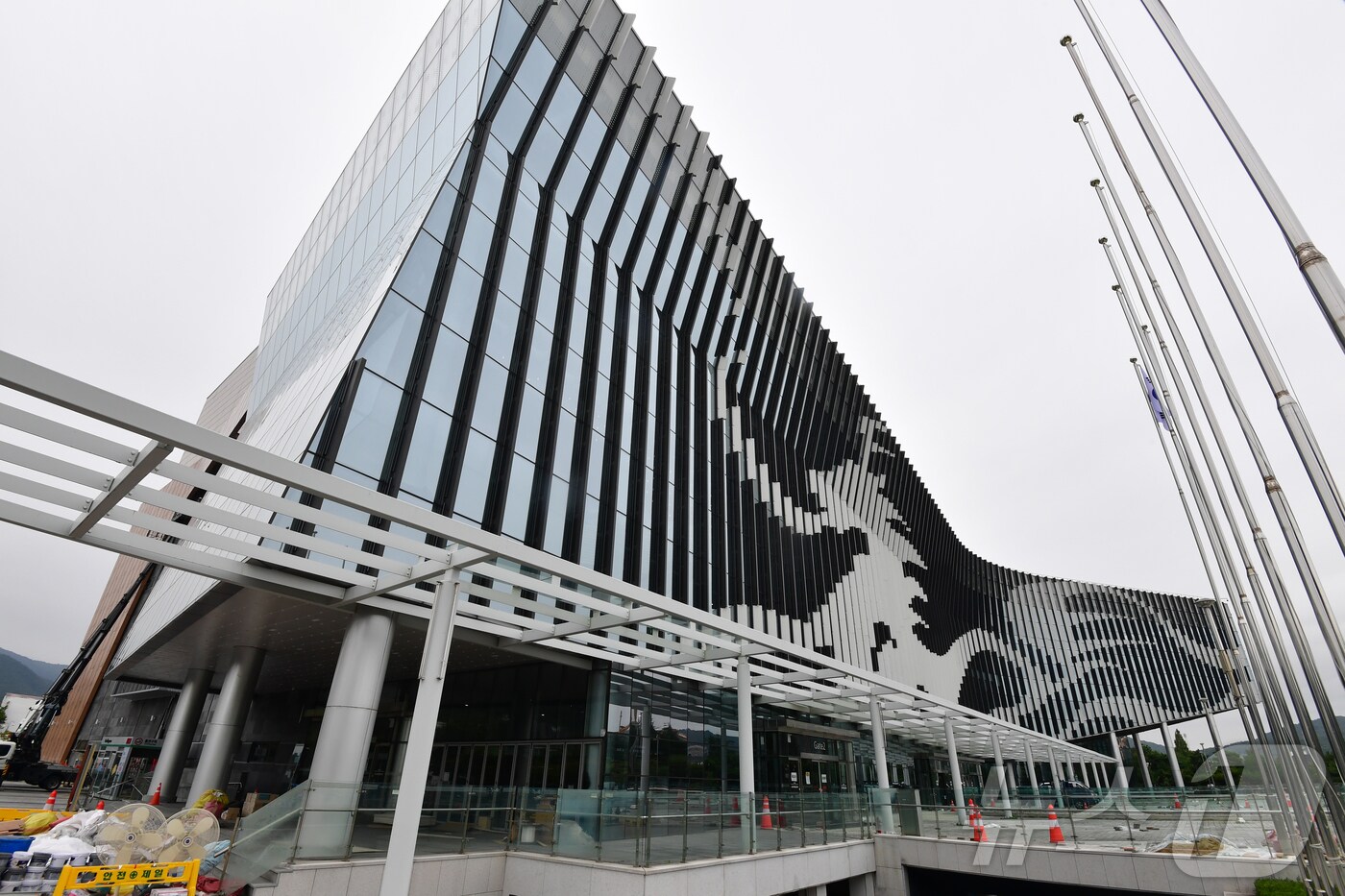  APEC 정상회의장인 경북 경주시 화백컨밴션센터에서 내외부 마무리공사가 한창이다. 회의장 공정률은 95% 이상이다. 2025.9.24/뉴스1 ⓒ News1 최창호 기자