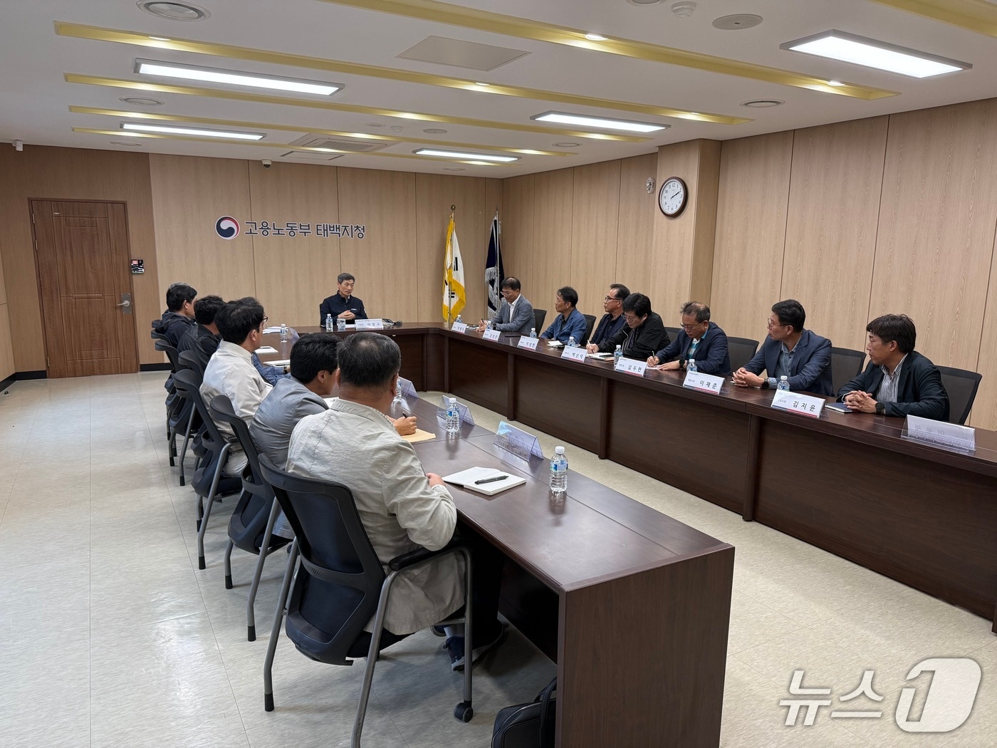 &#39;안전한 일터 프로젝트&#39; 건설업 간담회.&#40;고용노동부 태백지청 제공. 재판매 및 DB금지&#41;/뉴스1