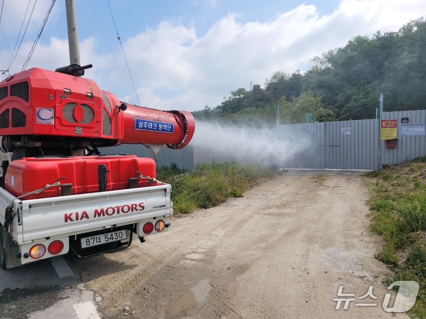 경기 여주시 양돈농가 방역 모습(여주시 제공. 재판매 및 DB 금지)/뉴스1