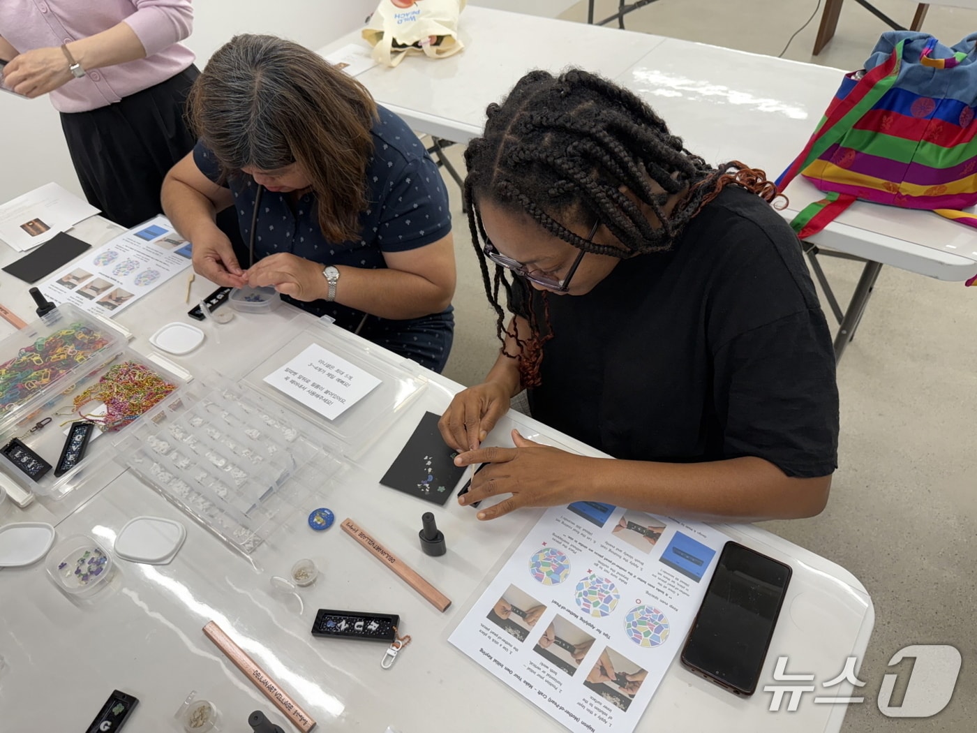 대구 수성구의 &#39;문화도시 수성투어&#39; 프로그램에 참여한 외국인 관광객들.&#40;대구 수성구 제공. 재판매 및 DB 금지&#41;