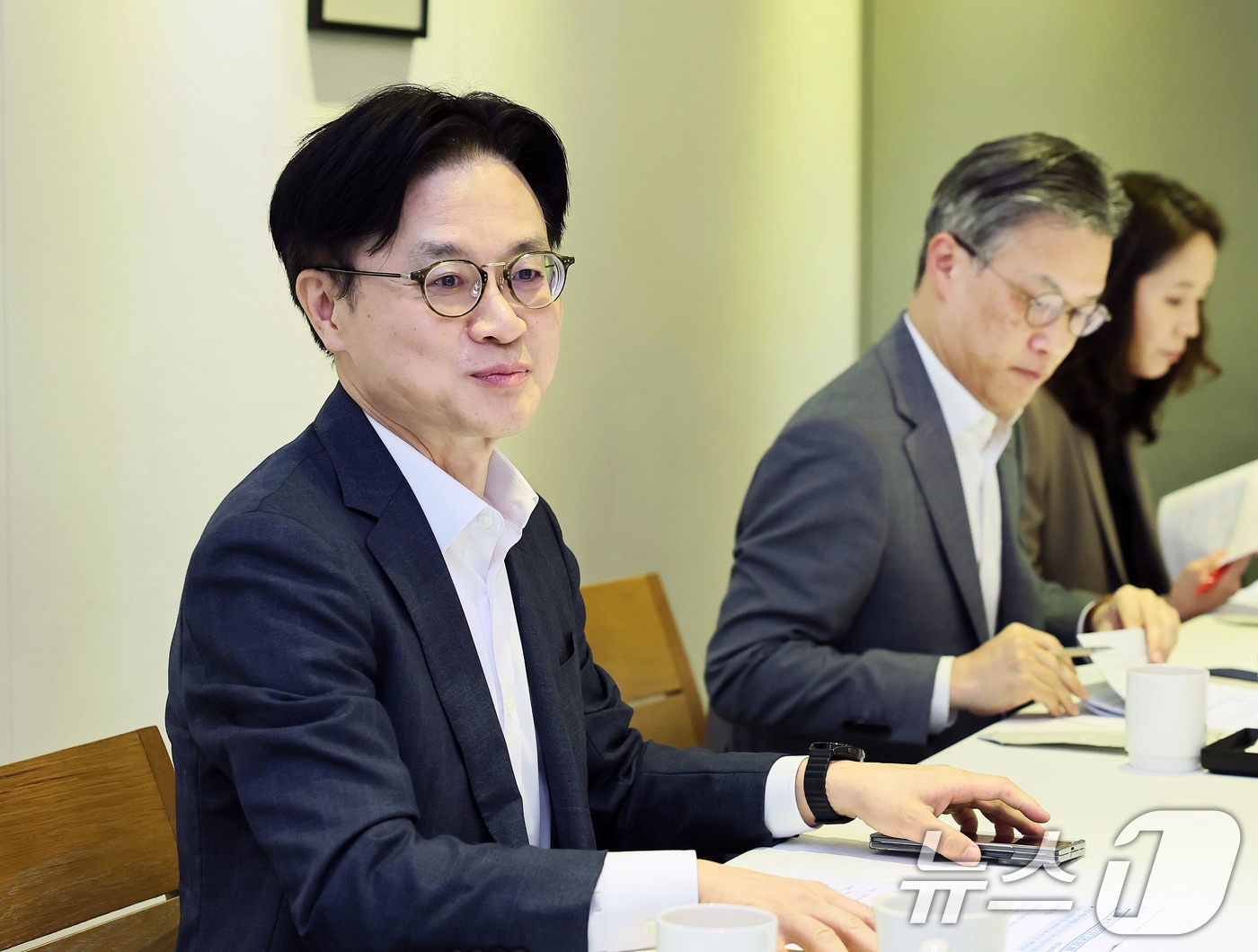 김정관 산업통상자원부 장관이 26일 서울 중구 달개비컨퍼런스에서 열린 '산업기술 연구개발(R&D) 전문가 간담회'를 주재하고 있다. (산업통상자원부 제공. 재판매 및 DB 금지) 2025.9.26/뉴스1