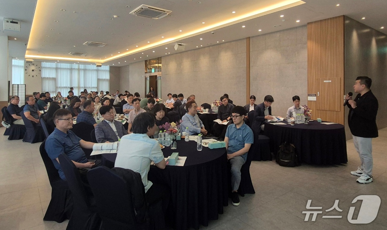 지난 24일 부산시티호텔에서 BNK금융그룹 &#39;제2회 동남권 중소기업 ESG 인재양성 교육&#39;이 열리고 있다. &#40;BNK금융그룹 제공. 재판매 및 DB 금지&#41;