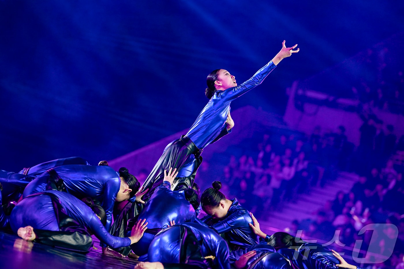 &#39;2025원주댄싱카니발&#39;이 지난 26~28일 강원 원주시 명륜동 댄싱공연장 일원에서 열리는 가운데, 첫날 개막무대가 펼쳐지는 모습. &#40;원주시 제공. 재판매 및 DB금지&#41; 2025.9.27/뉴스1