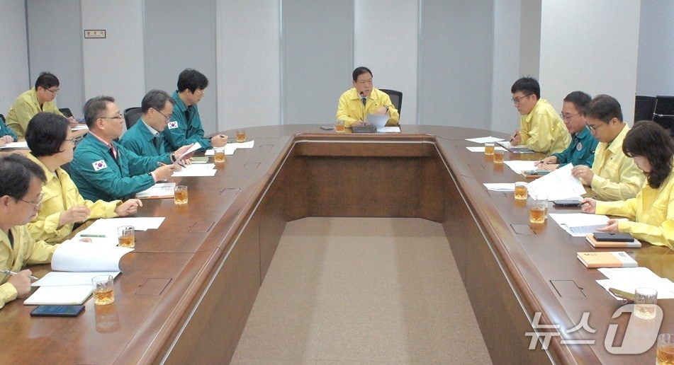 강원 춘천시가 27일 시청사에서 국가전산망 장애에 대한 긴급대응회의를 열고 있다. (춘천시 제공. 재판매 및 DB금지) 2025.9.27/뉴스1