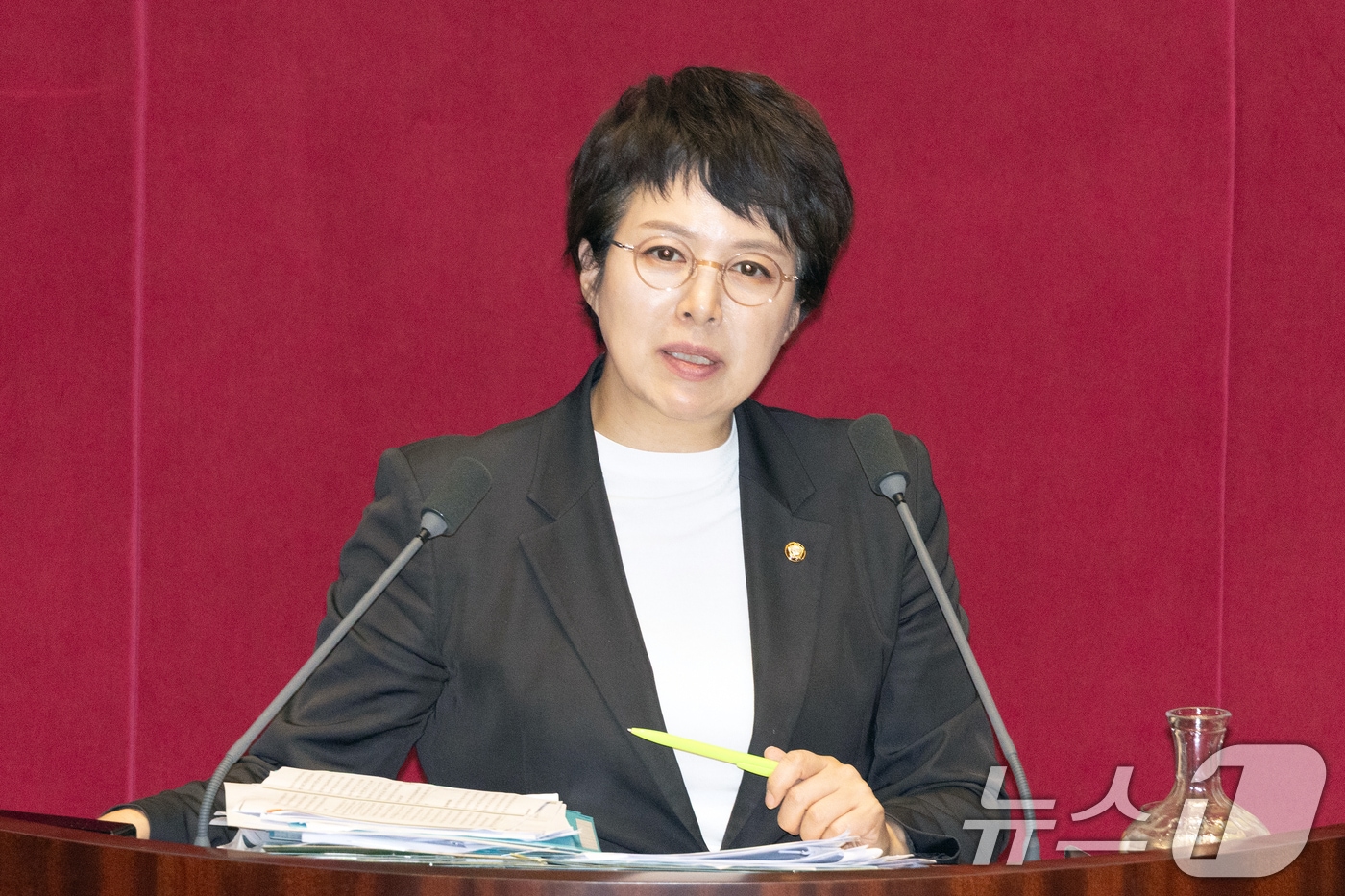 김은혜 국민의힘 의원이 지난 9월 29일 서울 여의도 국회에서 열린 제429회 국회&#40;정기회&#41; 제9차 본회의에서 국회에서의 증언·감정 등에 관한 법률 일부개정법률안&#40;대안&#41;에 대한 무제한토론&#40;필리버스터&#41;을 하고 있다. 2025.9.29/뉴스1 ⓒ News1 이승배 기자