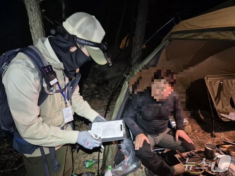 설악산국립공원사무소 가을철 불법·무질서 행위 집중단속.&#40;사무소 측 제공, 재판매 및 DB 금지&#41; 2025.9.29/뉴스1