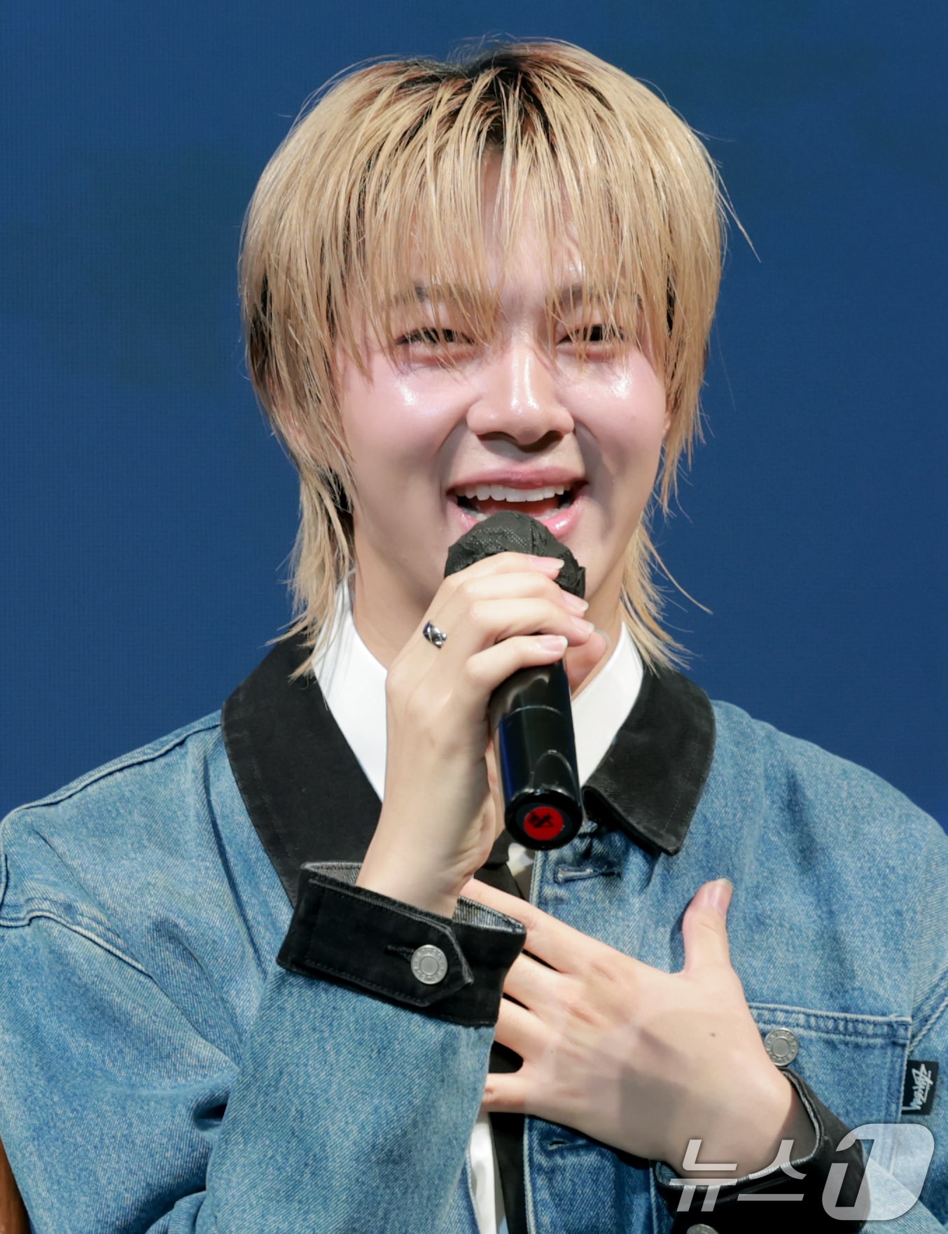 태국의 ‘국민 아들’ 누뉴 차와린이 29일 서울 강남구 라움 체임버홀에서 가진 한국 데뷔 싱글 ‘LEAVE ME WITH YOUR LOVE’의 발매 기념 기자간담회에 참석해 취재진 질문에 답하고 있다. 2025.9.29/뉴스1 ⓒ News1 권현진 기자