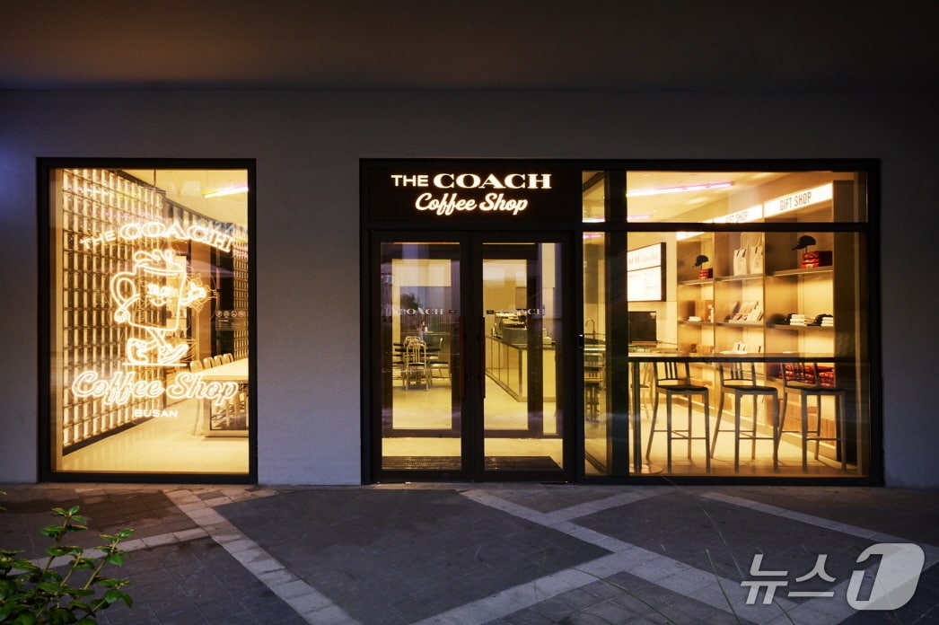 롯데몰 동부산점 코치 카페.(롯데몰 동부산점 제공. 재판매 및 DB 금지)