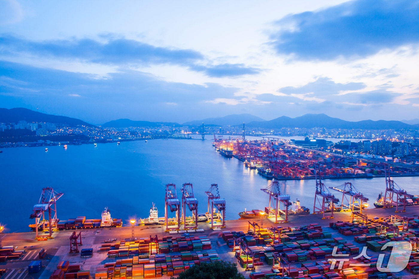 인공지능 기반 물류 최적화 기술..."선박·항만·사람 지능형 네트워크로... - 뉴스 썸네일 이미지