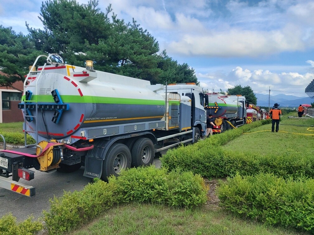 강릉에 도착해 지원 중인 성동구 급수차들(성동구 제공)