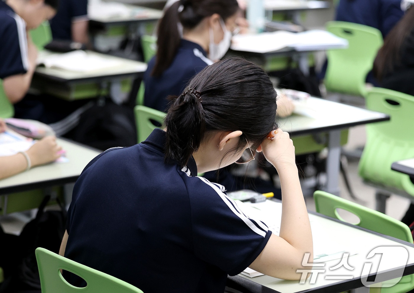 2026학년도 대학수학능력시험 9월 모의평가가 치러진 3일 오전 대구 중구 경북여자고등학교에서 3학년 학생들이 막바지 시험공부를 하고 있다. 2025.9.3/뉴스1 ⓒ News1 공정식 기자