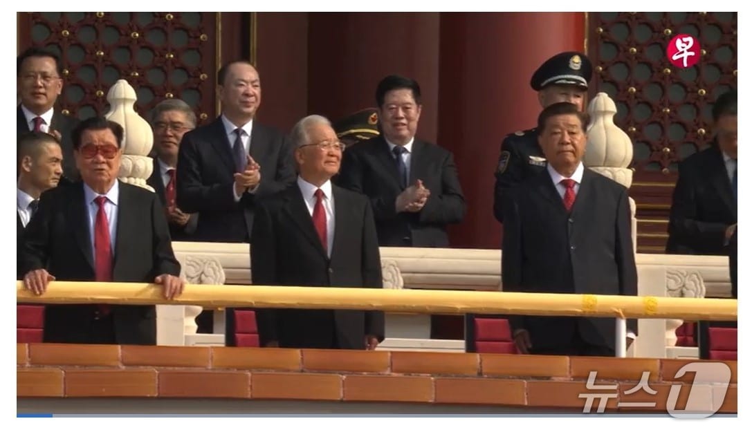 중국 베이징 톈안먼 일대에서 3일 열린 제2차 세계대전 승전 80주년 기념 열병식 행사에 참석한 중국 원로들. CCTV 화면 캡처