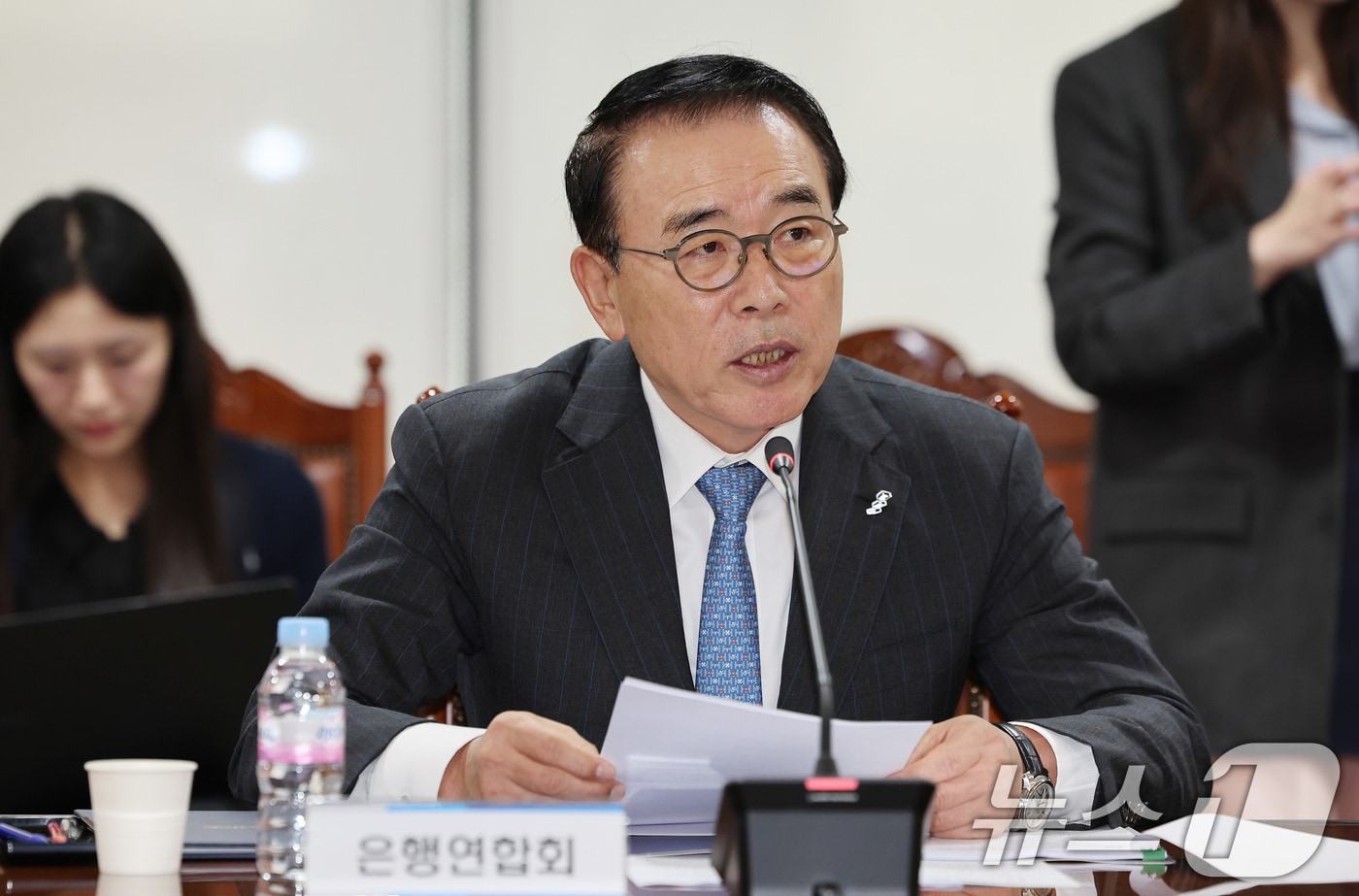 조용병 은행연합회 회장이 30일 서울 중구 은행회관에서 열린 ‘산업 구조혁신 지원 금융권 공동협약식‘에 참석해 발언하고 있다. 2025.9.30/뉴스1 ⓒ News1 이호윤 기자