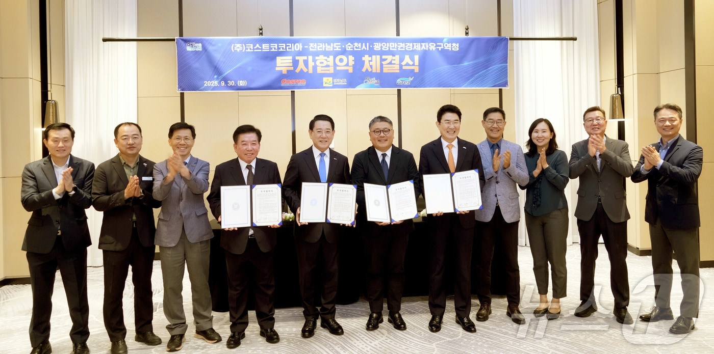 김영록 전라남도지사가 서울 여의도 페어몬트 앰배서더호텔에서 ㈜코스트코리아-전라남도·순천시·광양만권경제자유구역청 투자협약을 체결하고 있다.(전남도 제공. 재판매 및 DB금지) 2025.9.30 ⓒ 뉴스1 전원 기자
