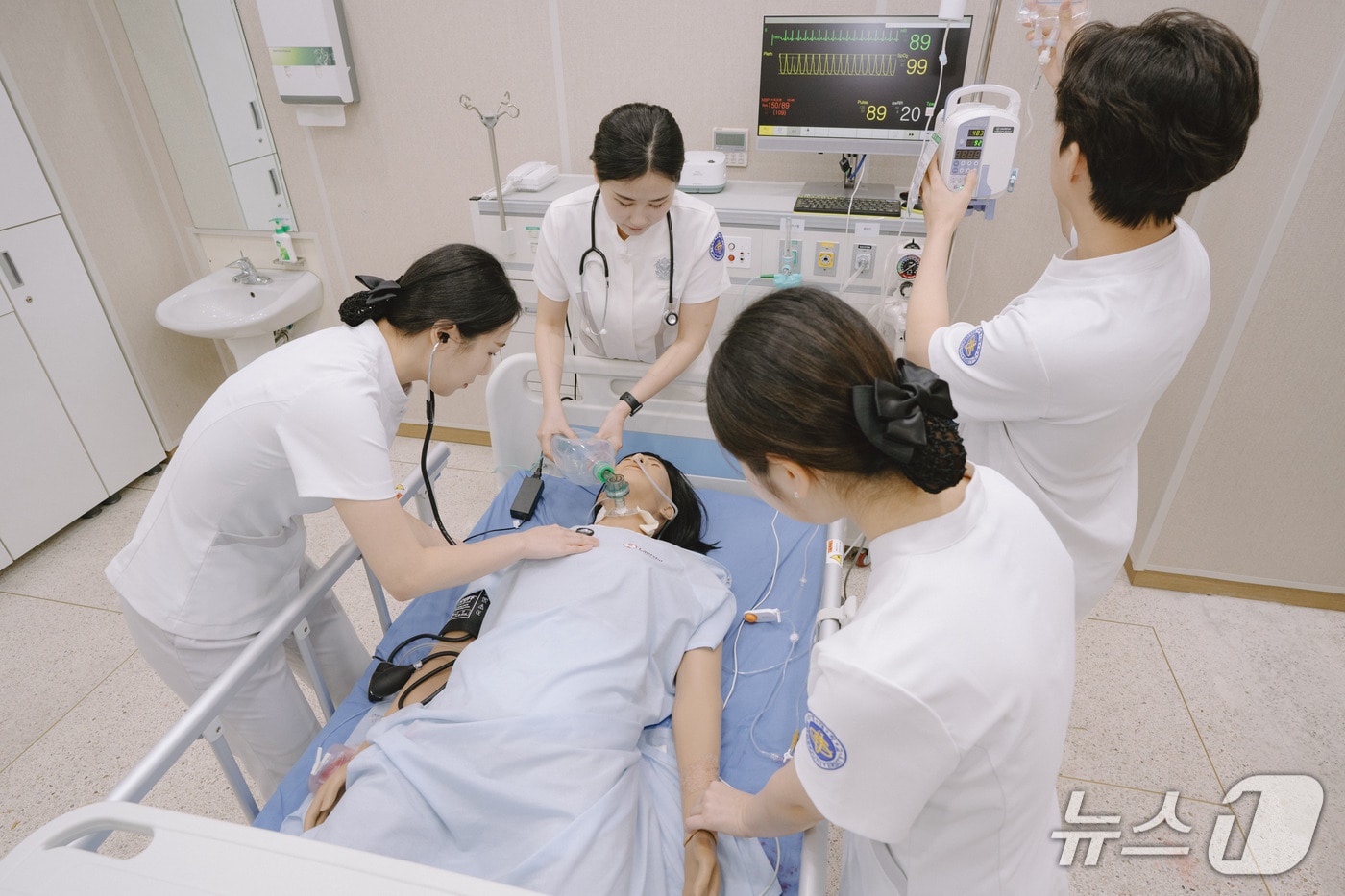서정대학교 간호학과 학생들이 실습하는 모습. (서정대학교 제공. 재판매 및 DB금지)