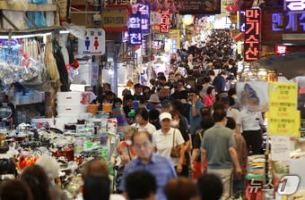 지난 9월 30일 추석연휴를 앞두고 북적이는 부산 부전시장 모습. 2025.9.30/뉴스1 ⓒ News1 윤일지 기자