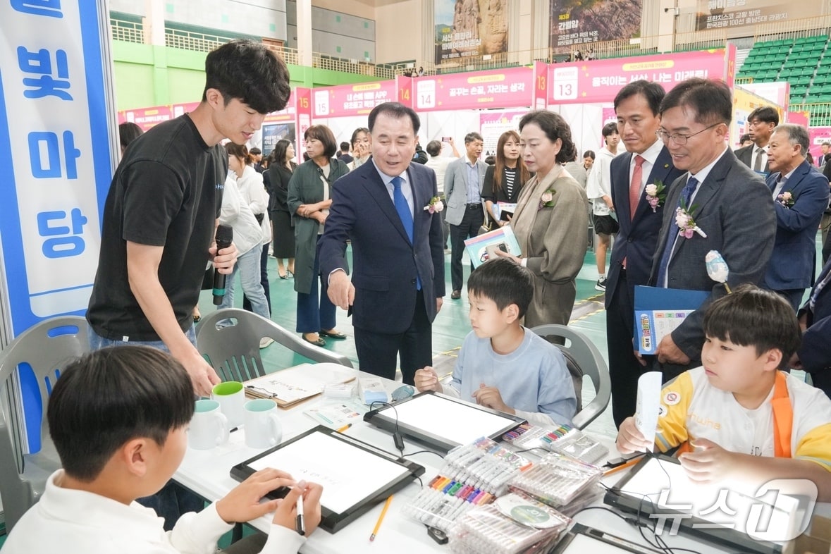 김지철 충남교육감이 30일 서산시민체육관에서 열린 한글날 기념식에 참석한 모습. (충남교육청 제공, 재판매 및 DB금지) / 뉴스1