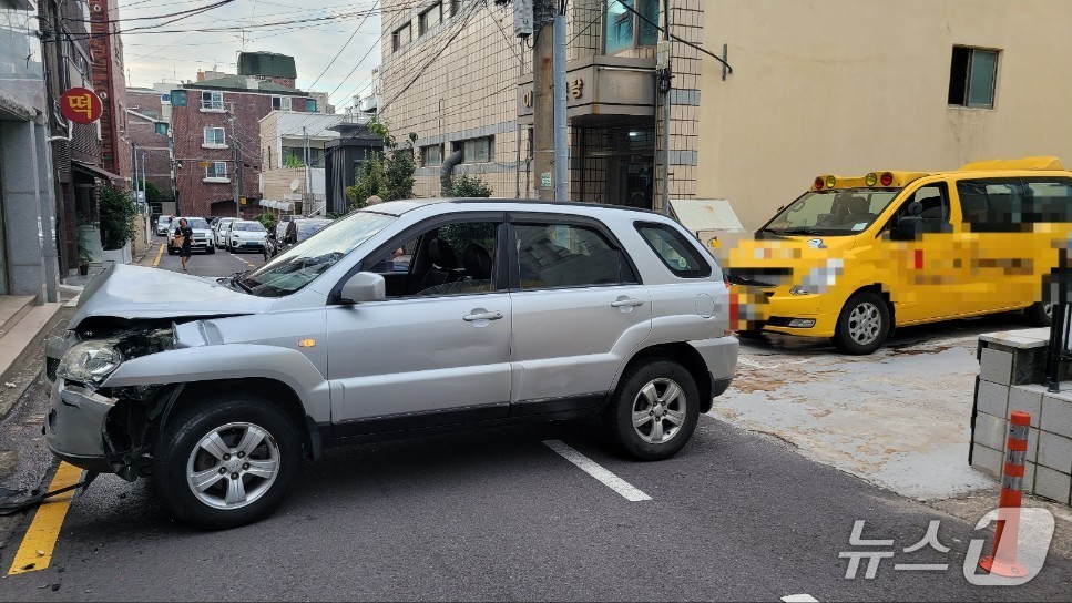 30일 오후 제주시 이도2동에서 발생한 교통사고 현장.(제주도소방안전본부 제공. 재판매 및 DB 금지)