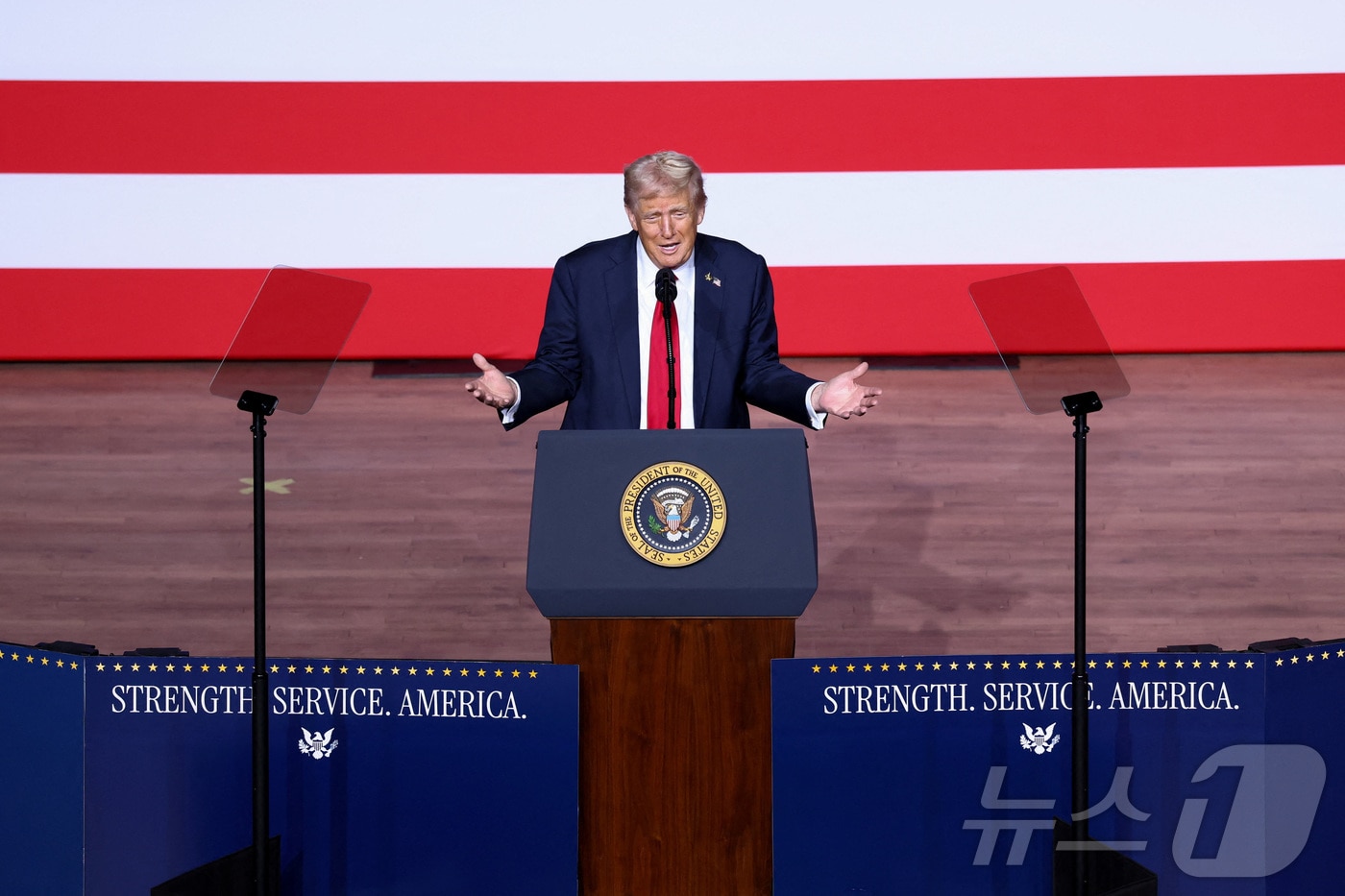 도널드 트럼프 미국 대통령이 30일 버지니아주 퀀티코의 해병대 기지에서 군 고위 장교들을 불러 모아 연설하고 있다. 2025.9.30 ⓒ 로이터=뉴스1 ⓒ News1 강민경 기자