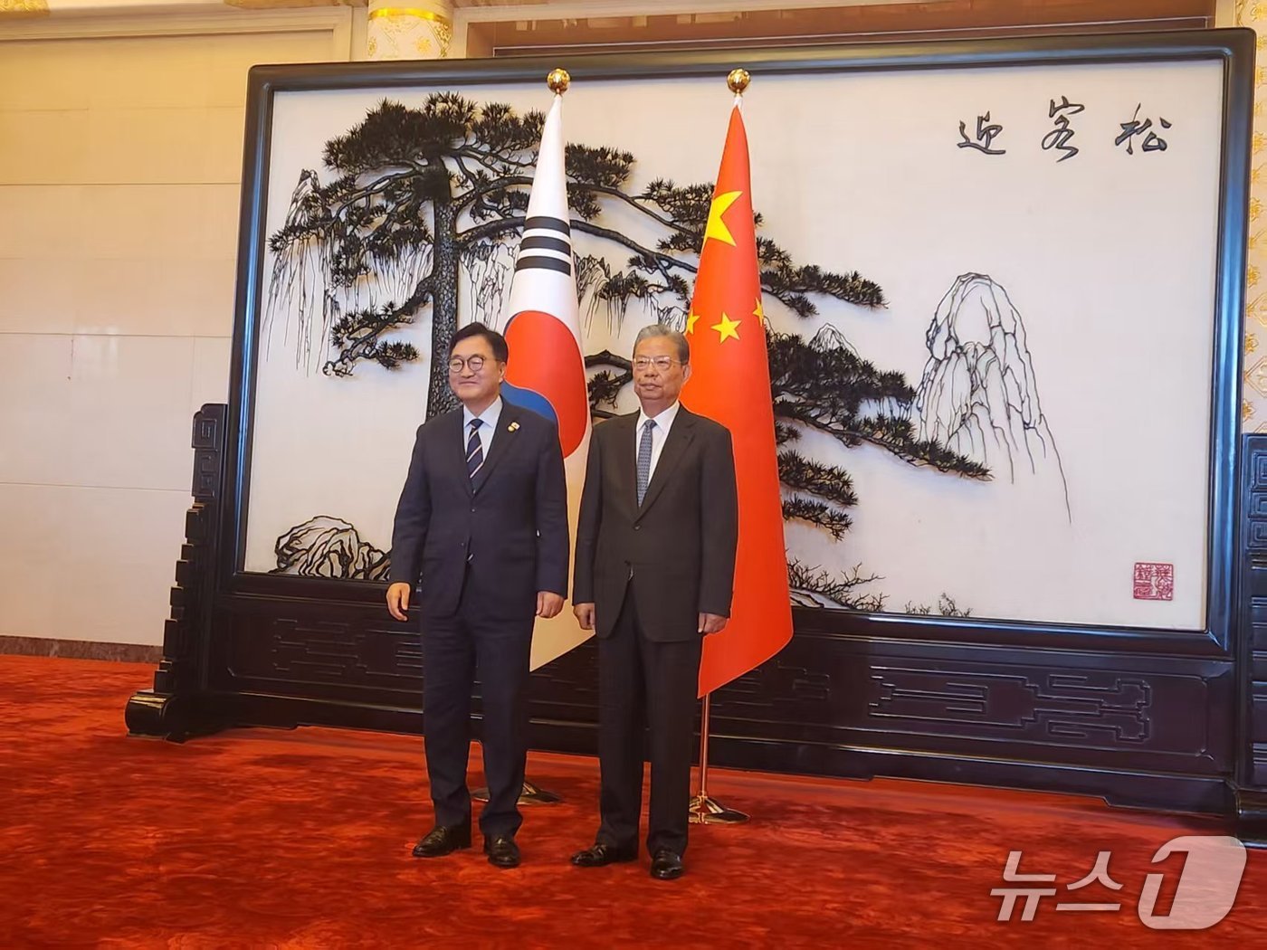 자오러지 중국 전국인민대표대회 상무위원장과 우원식 국회의장이 4일 베이징 인민대회당에서 만났다. (베이징특파원 공동취재단)