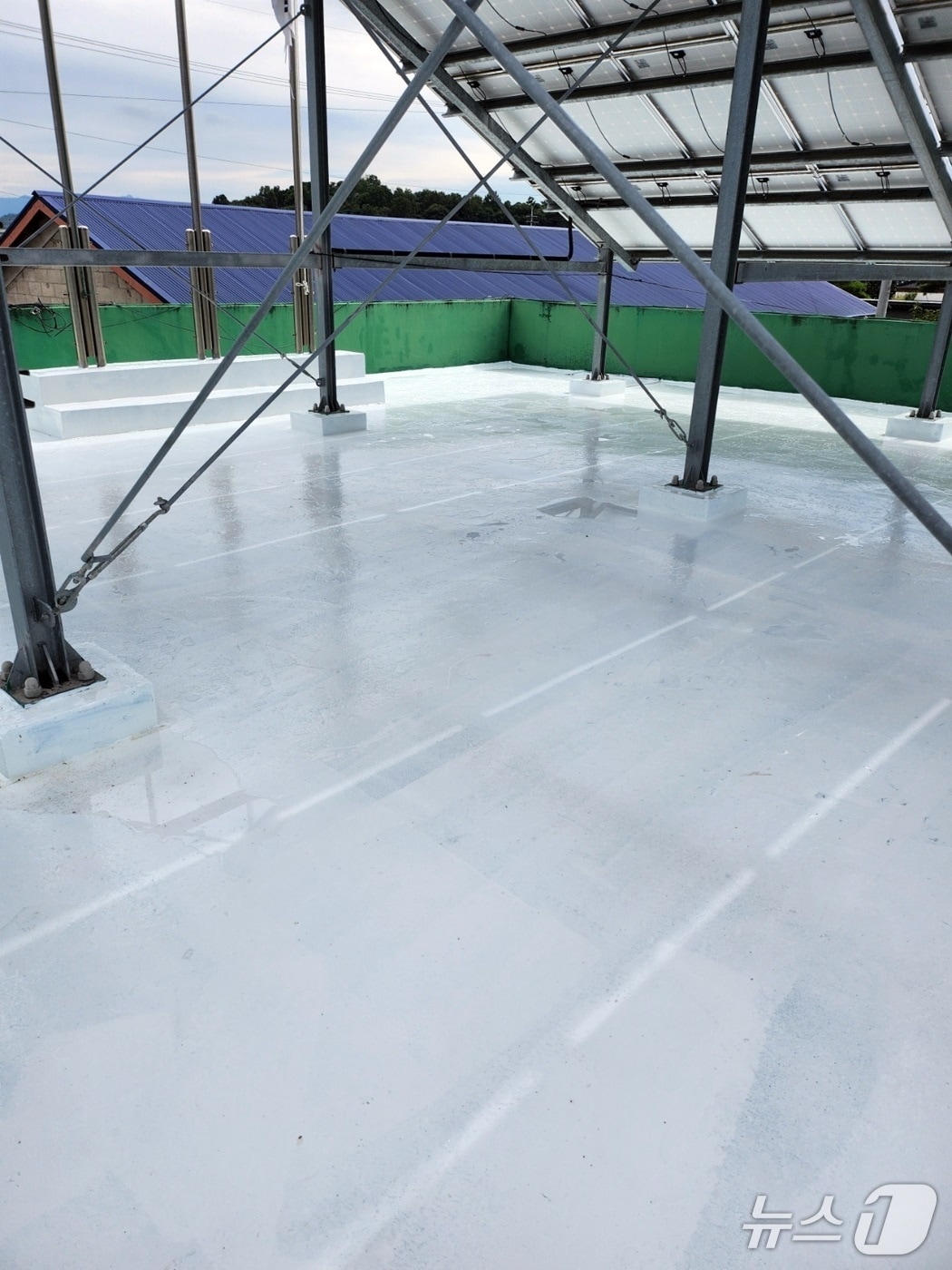 &#39;쿨월·쿨루프 지원 사업&#39;이 추진된 전북 정읍시 대산마을회관 옥상.&#40;정읍시 제공. 재판매 및 DB금지&#41;/뉴스1